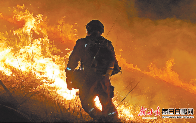 鏖战山火 甘肃森林消防总队兰州大队一日扑灭两起火灾