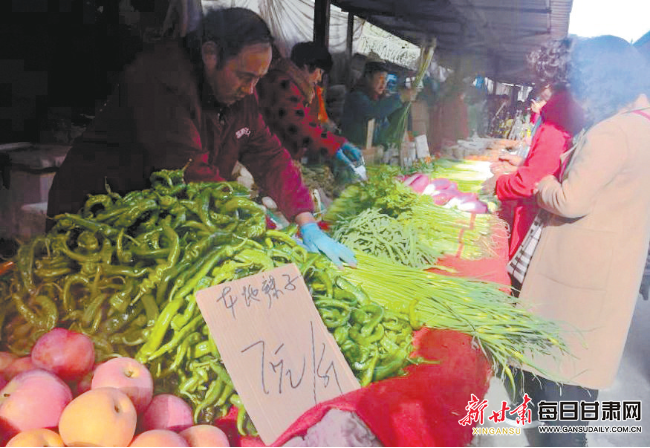 兰州市场近期鲜辣椒价格猛涨 “辣翻天”来了，你还无辣不...