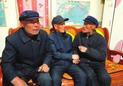 志愿者帮忙 走失62年的王金龙回家了