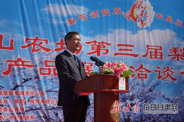 日讯(新甘肃·每日甘肃网记者王占东 刘宣汝)农垦迸发,千里祁连舒广袖