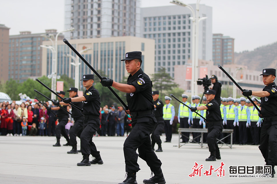 零距离体验警营生活 平凉市举行警营开放日活
