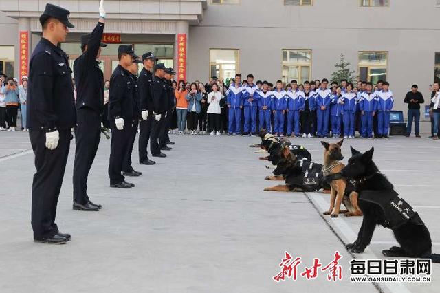 白银市公安系统举办警营开放日活动 市民零距离感受警务工作 体验警营生活