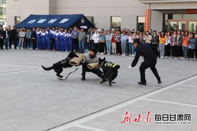 白银市公安系统举办警营开放日活动 市民零距离感受警务工作 体验警营生活