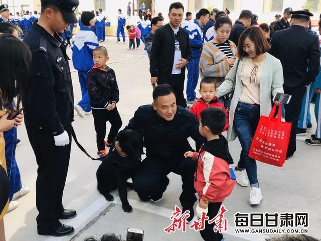 白银市公安系统举办警营开放日活动 市民零距离感受警务工作 体验警营生活