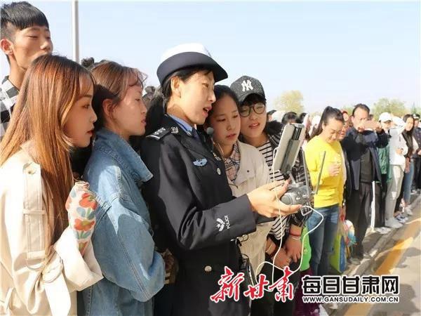 白银市公安系统举办警营开放日活动 市民零距离感受警务工作 体验警营生活