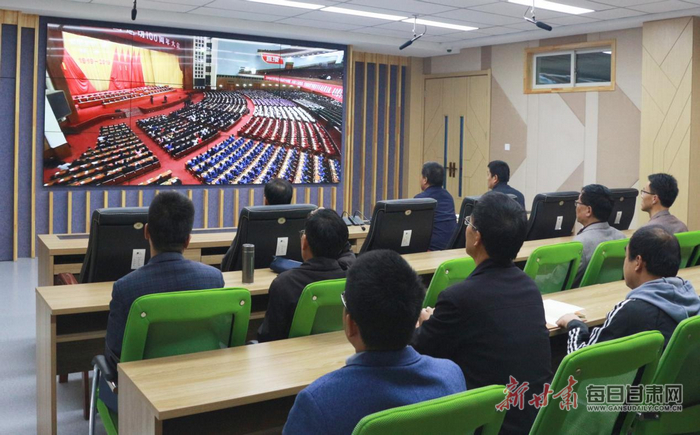 甘肃民族师范学院各民族师生积极收听收看纪念五四运动100周年大会直播