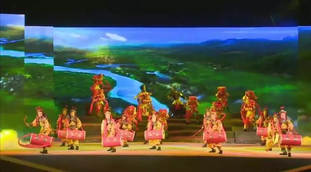 白银首部原创情景歌舞剧《黄河之上?多彩白银》在人民广场展演