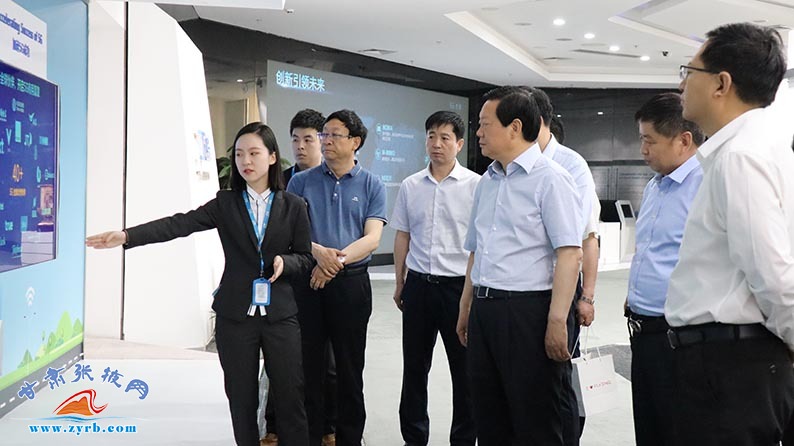 市委常委,甘州区委书记成广平,市委秘书长杨喜军参加考察.