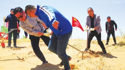 这场“五四讲堂”很特别！兰州青年赴八步沙林场学习“时...