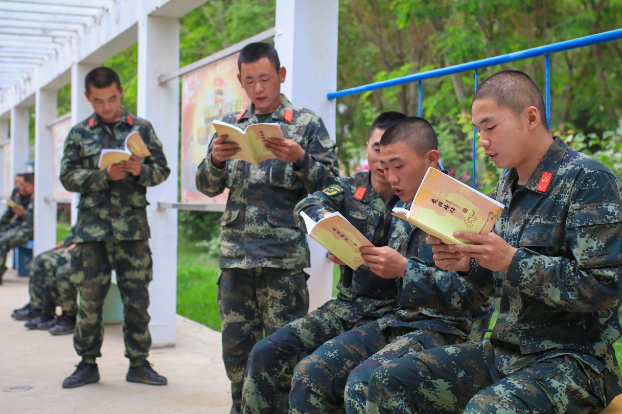 诵读诗歌献礼,声声爱国传情——武警金昌支队“庆祖国华诞,读爱国诗篇”主题读诗月活动纪实