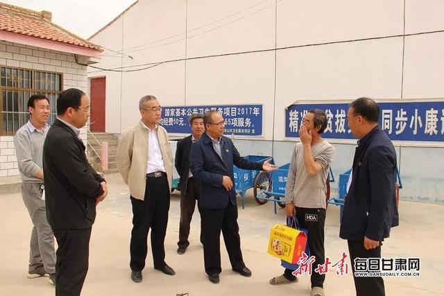 白银市总工会:主题党日活动搬到帮扶村