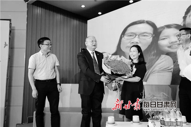 出走半生,归来初心依旧——兰大校友李振国夫妇做客母校忆芳华