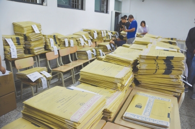 记者走进甘肃省高考评卷现场 直击高考试卷评阅全过程