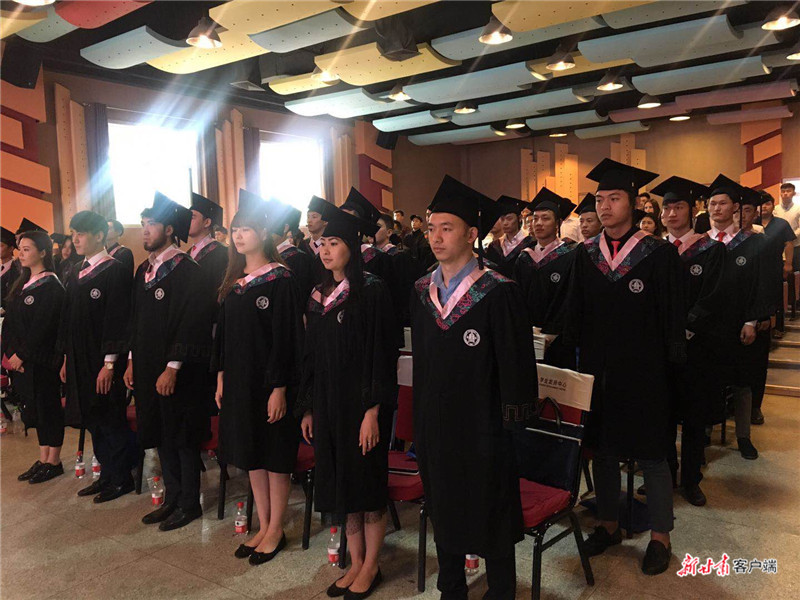 这群在“娘舅家”留学的东干族学生毕业啦!