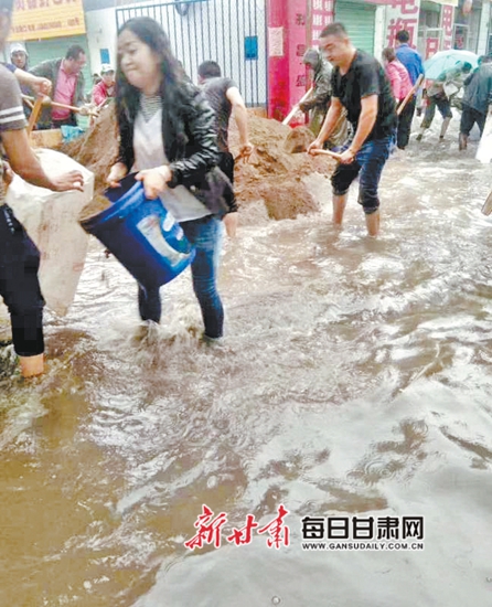 酒泉普降中雨或暴雨 部分道路被冲断交通受阻
