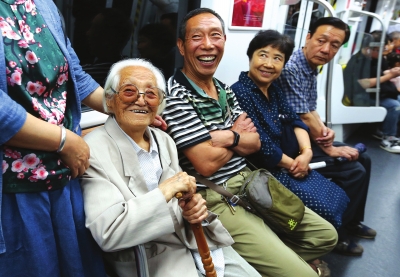 兰州地铁1号线开通首日 22万人次尝鲜