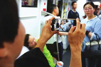 兰州地铁1号线开通首日 22万人次尝鲜