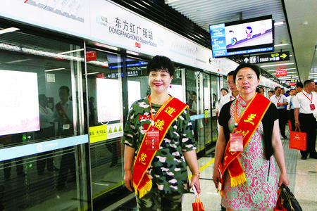 搭乘首开地铁 感受兰州速度