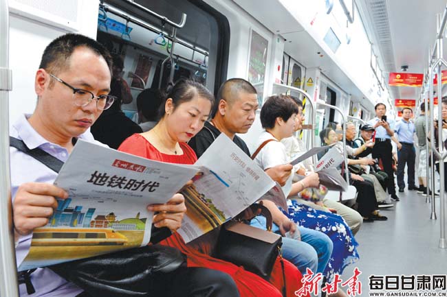 【兰州地铁来了】兰州晨报十万份特刊记录此刻（组图）