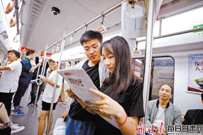 【兰州地铁来了】兰州晨报十万份特刊记录此刻（组图）