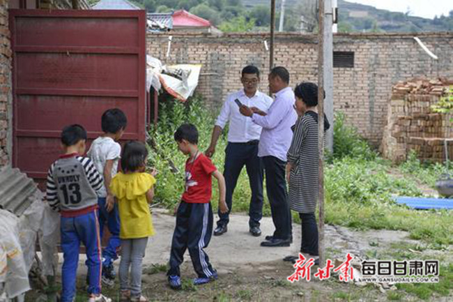 “鞋垫”书记扶贫记