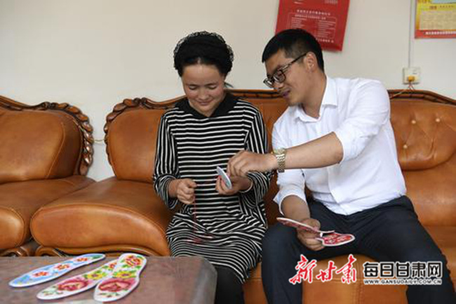 “鞋垫”书记扶贫记