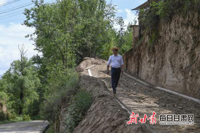 “鞋垫”书记扶贫记