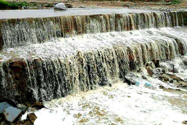 宛川河又见长流水