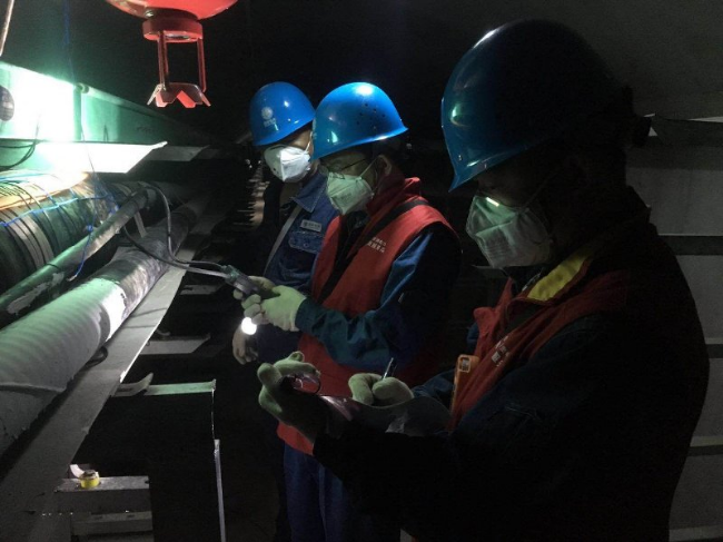 电力做“后盾” 地铁跑起来