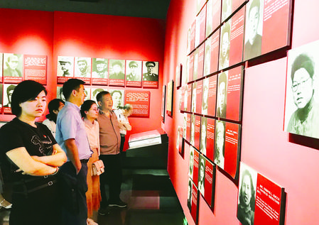 【图片新闻】兰州大学党员干部参观八路军兰州办事处