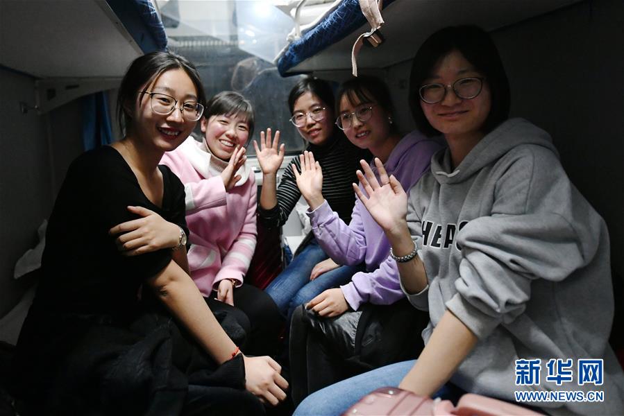 (新华全媒头条·图文互动)(2)凝心铸师魂 立德育新人——以习近平同志为核心的党中央关心教师队伍建设纪实