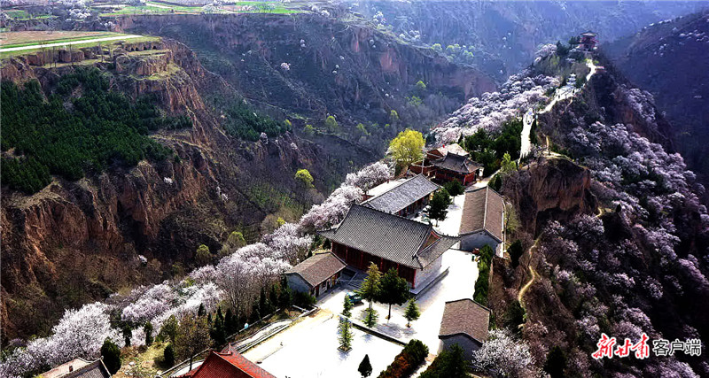 西峰区小崆峒春季风光.新甘肃·甘肃日报通讯员 慕彬