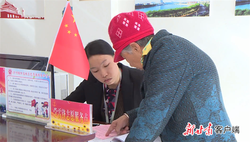 沙州镇社区为居民“一站式”服务——赵娟拍摄.png
