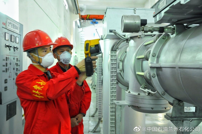 兰州石化组织满负荷生产 全力支持抗击疫情一线