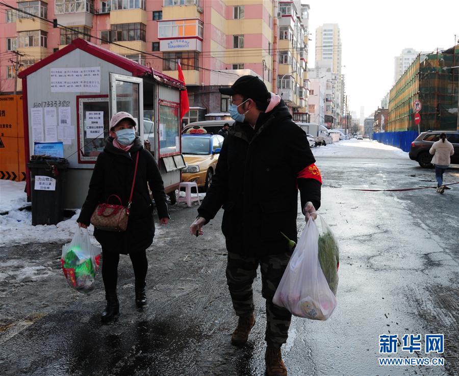 (聚焦疫情防控·图文互动)(1)不知你是谁,知你为了谁——社区战“疫”志愿者群像