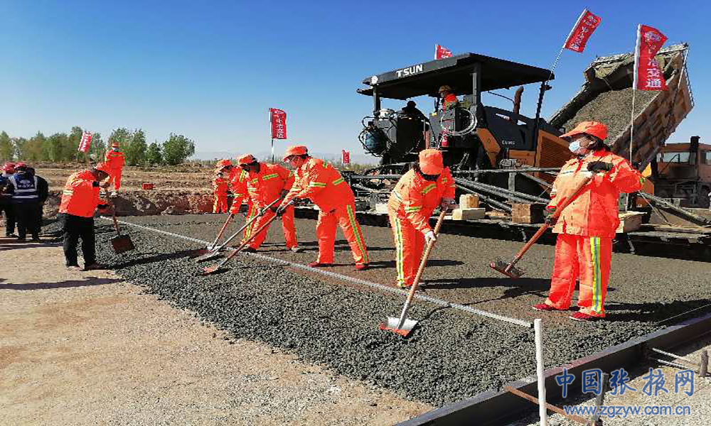 g312线公路工程路面底基层开始施工铺筑