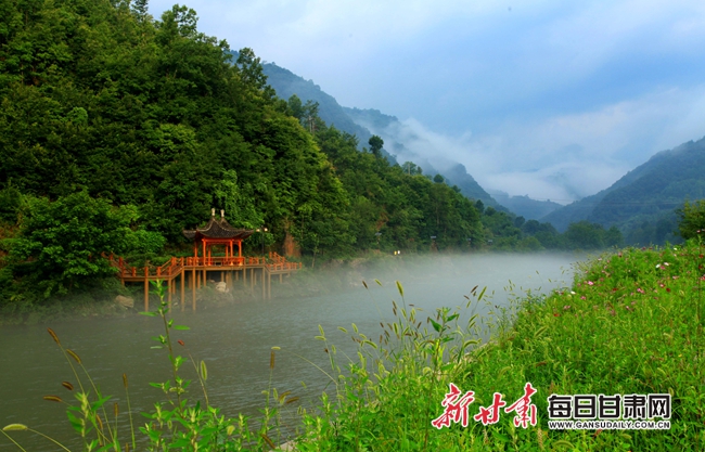 雾起梅园河 李碧荣摄 - 副本_副本.jpg