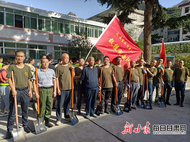 8月19日，15名老山前线退伍老兵成立救援队，在集结人武部。刘继增 副本.jpg