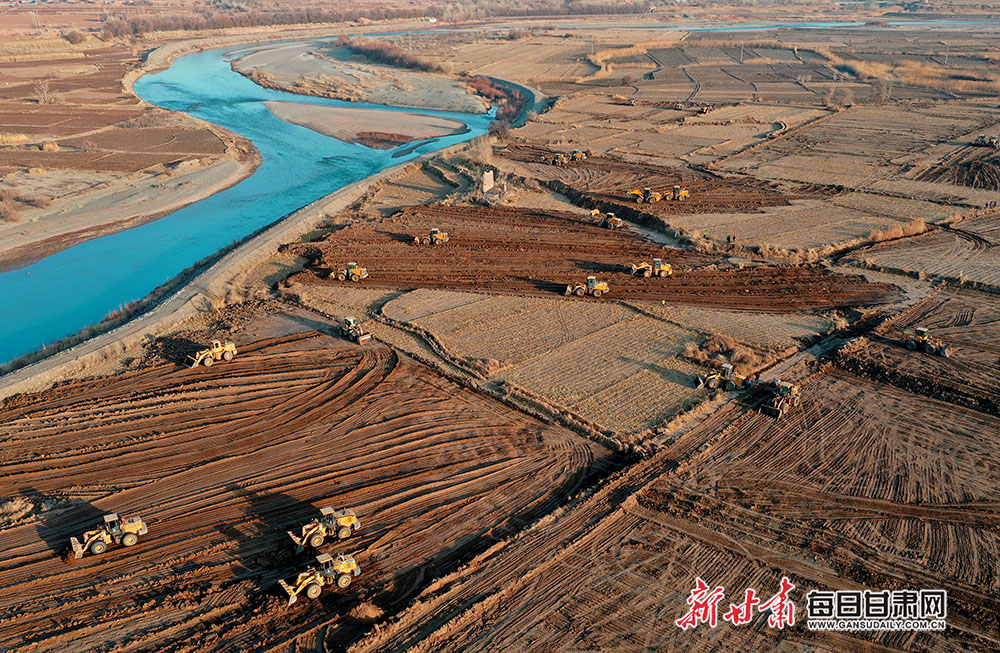 图库 甘肃爱拍      11月26日,黑河岸畔的张掖市甘州区乌江镇管寨村