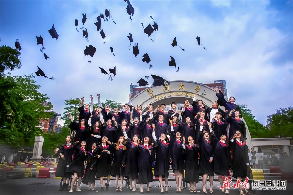 放飞梦想 陈新文摄影 荣获第三届骑士奖国际摄影大赛优秀奖.jpg