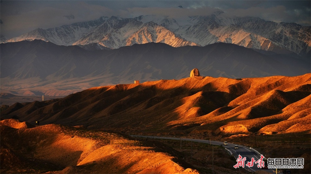 古道新景 郑耀德摄影 荣获国家交通运输部主办的全国交通运输脱贫攻坚摄影大赛特等奖.jpg