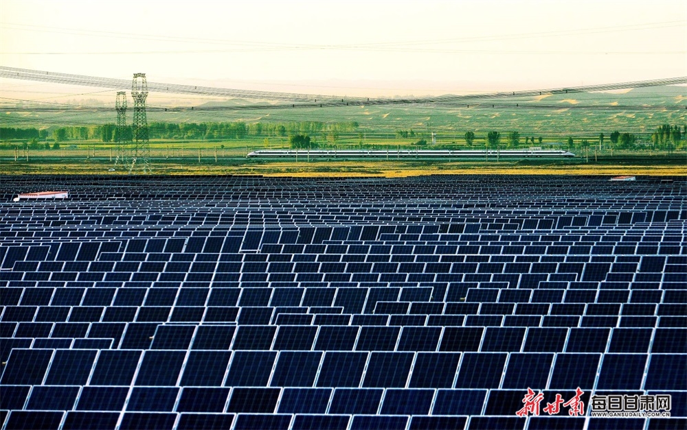 新丝路、新能源 誉 郑耀德摄影 荣获人民摄影报主办的第三届高铁时代全国摄影大展优秀作品奖.jpg