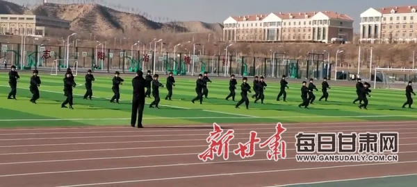 兰州十九中教育集团初一师生参观甘肃警察职业学院
