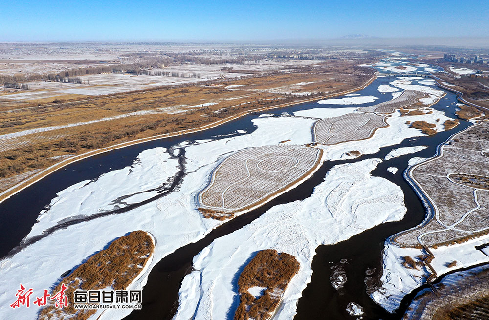 航拍冰雪覆盖的张掖黑河冰川-图库-每日甘肃网