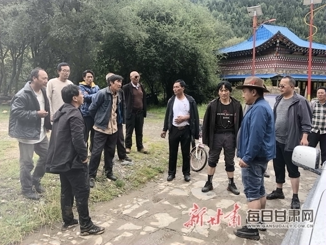 个人甘肃省碌曲县西仓镇贡去乎村党支部书记兼村委会主任斗格才让同志