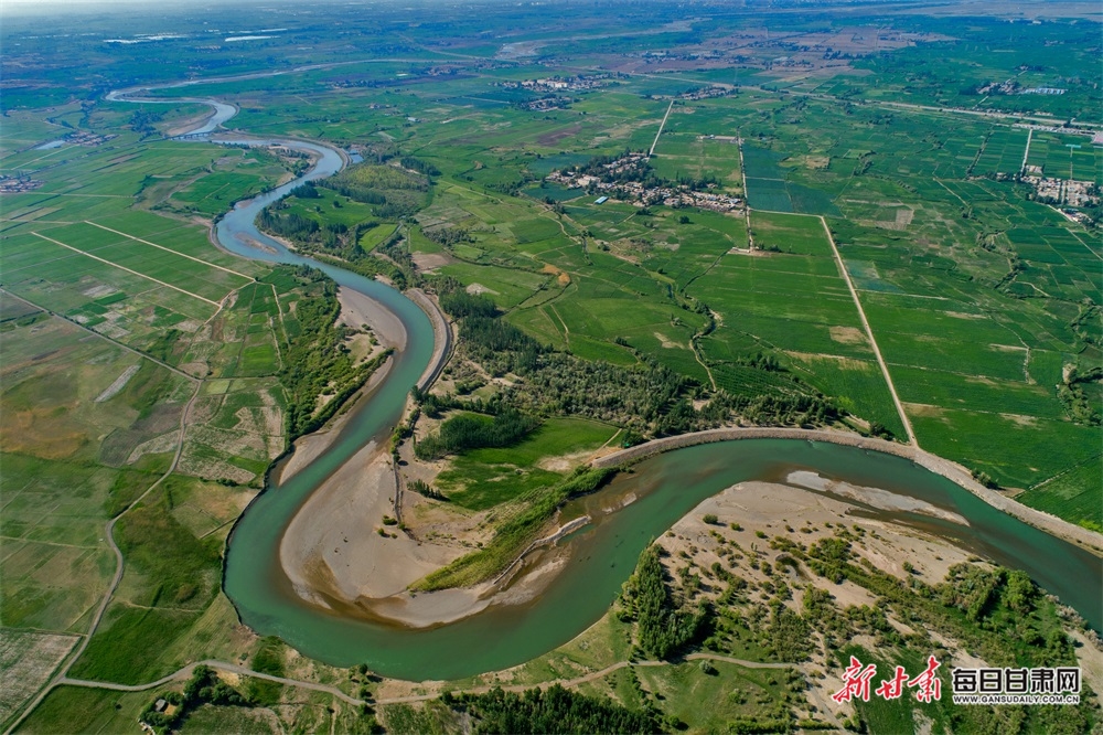 甘州黑河弱水湾生态区风景怡人