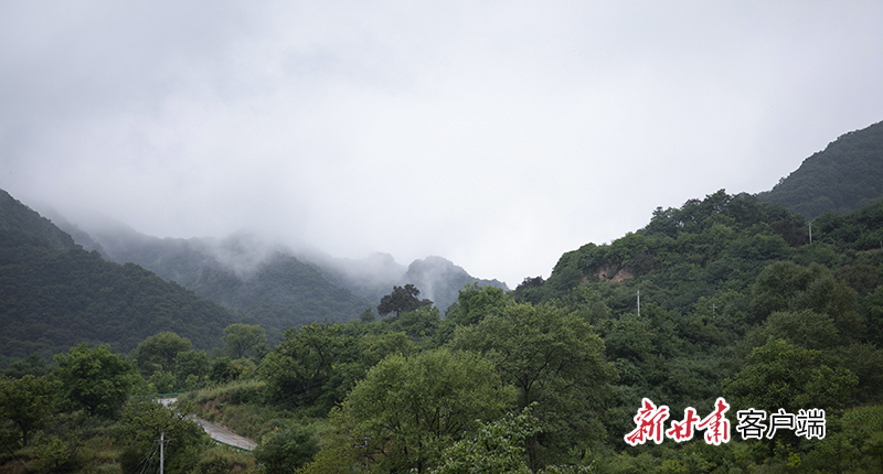 关河沟境内 峰峦叠嶂 烟雾缭绕 环境优美.jpg 关河沟境内 峰峦叠嶂 烟雾缭绕 环境优美.jpg