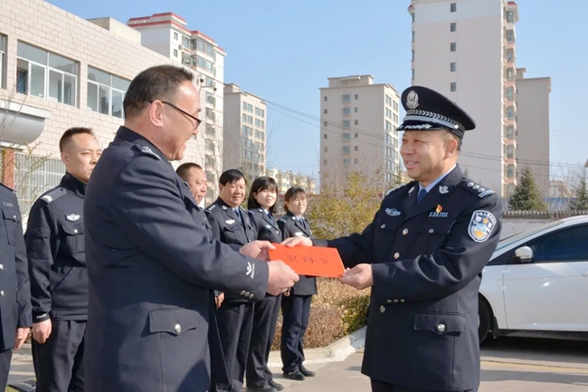 砥砺从警初心汲取奋进力量华亭市公安局庆祝中国人民警察节