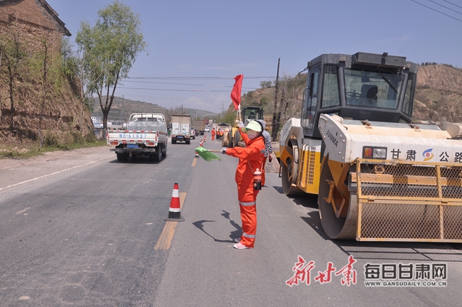 华池公路段积极开展创建公路养护示范路活动