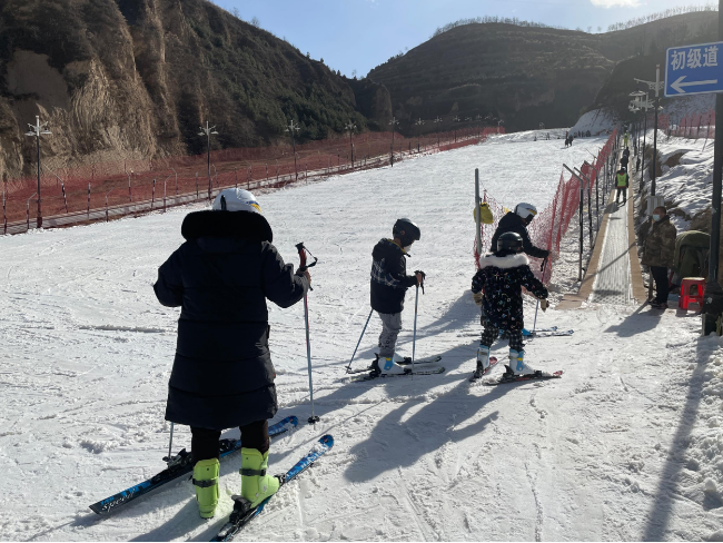 【稳经济·促发展】滑雪场客流猛增 经营者信心满满